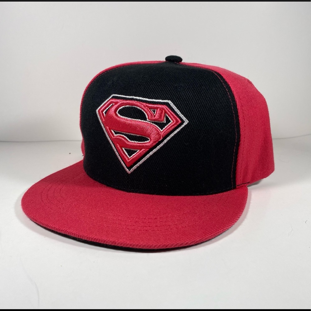 Superman Snapback Hat Black/Pink